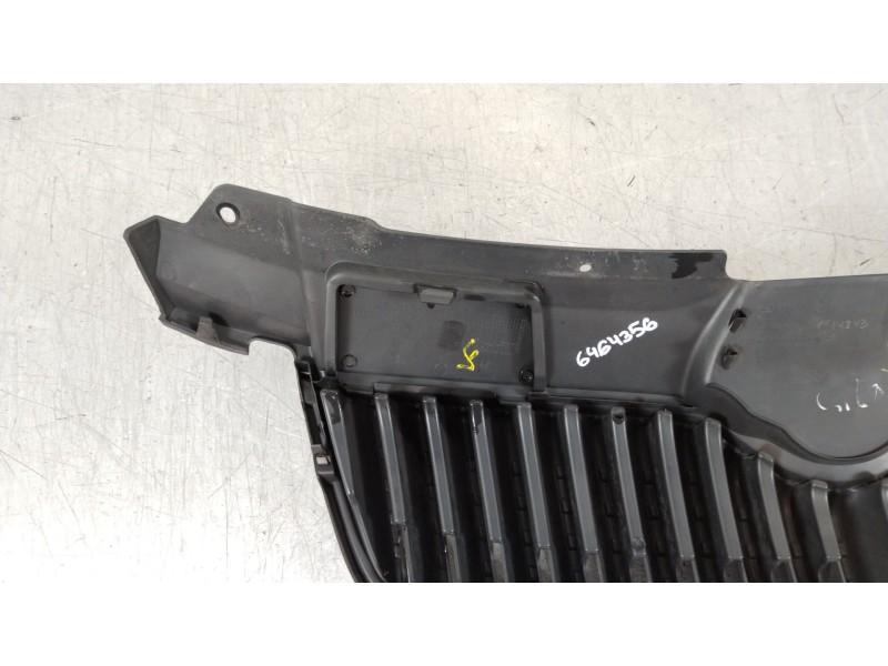 Recambio de rejilla delantera para skoda roomster (5j7) 1.9 tdi referencia OEM IAM 5J0853668A 5J0853123 5J0853124