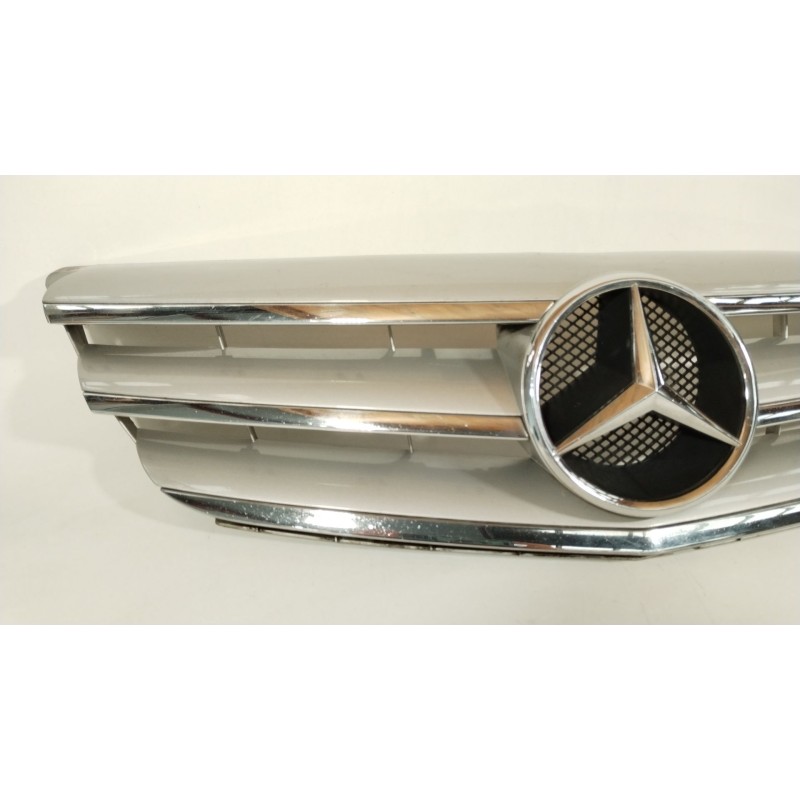Recambio de rejilla delantera para mercedes-benz clase b (w245) 200 cdi (245.208) referencia OEM IAM A1698800883  A1698880640