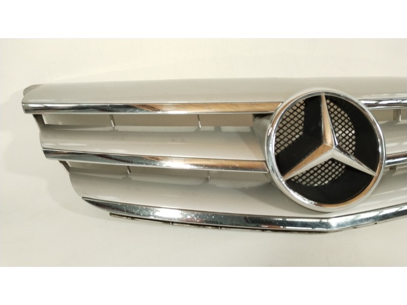 Recambio de rejilla delantera para mercedes-benz clase b (w245) 200 cdi (245.208) referencia OEM IAM A1698800883  A1698880640