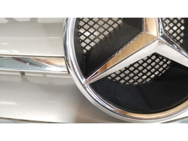 Recambio de rejilla delantera para mercedes-benz clase b (w245) 200 cdi (245.208) referencia OEM IAM A1698800883  A1698880640