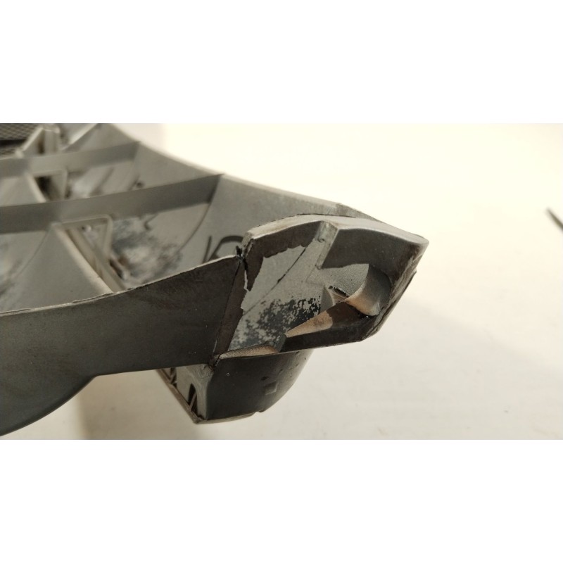 Recambio de rejilla delantera para mercedes-benz clase b (w245) 200 cdi (245.208) referencia OEM IAM A1698800883  A1698880640