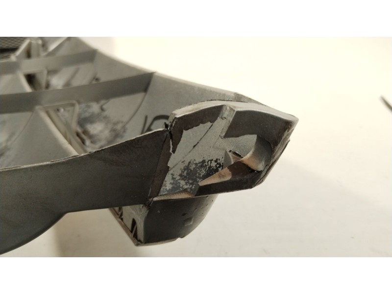 Recambio de rejilla delantera para mercedes-benz clase b (w245) 200 cdi (245.208) referencia OEM IAM A1698800883  A1698880640