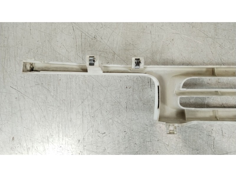 Recambio de rejilla delantera para nissan micra ii (k11) 1.3 i 16v referencia OEM IAM 623104F100  