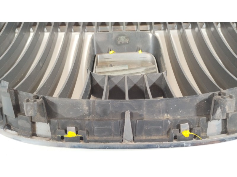 Recambio de rejilla delantera para seat toledo iii (5p2) 1.9 tdi referencia OEM IAM 5P0853654  5P0853651A