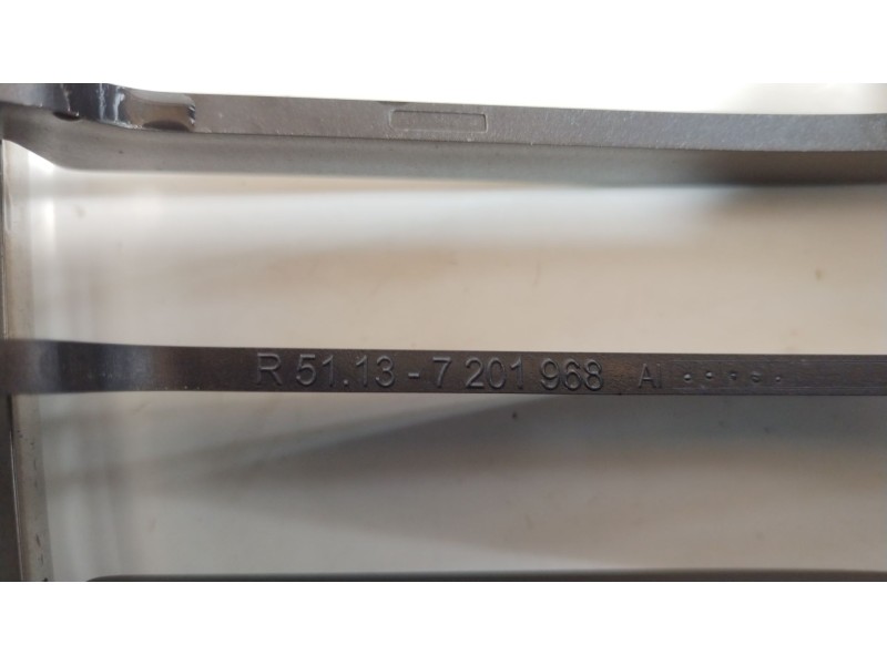Recambio de rejilla delantera para bmw 3 (e90) 320 d referencia OEM IAM 51137201968  
