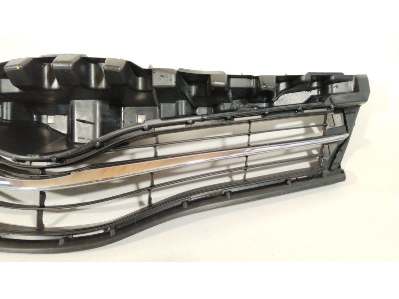 Recambio de rejilla delantera para toyota yaris (_p13_) 1.4 d (nlp130_) referencia OEM IAM 531110D370  