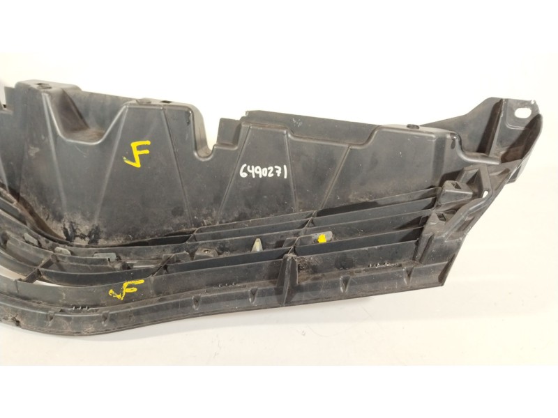 Recambio de rejilla delantera para toyota yaris (_p13_) 1.4 d (nlp130_) referencia OEM IAM 531110D370  