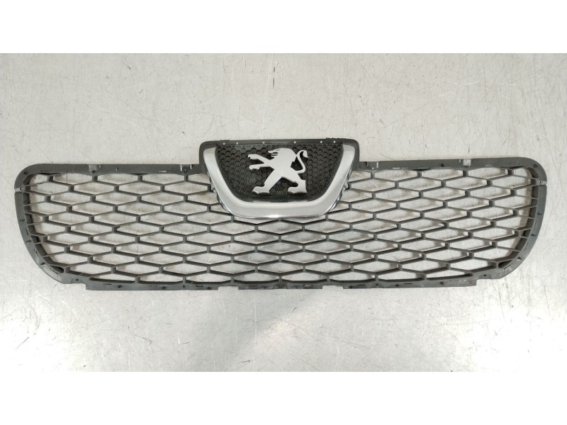 Recambio de rejilla delantera para peugeot boxer furgoneta 2.2 hdi 120 referencia OEM IAM 1306599070  1614288680