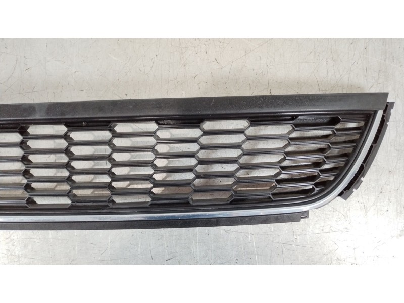Recambio de rejilla paragolpes delantero para volkswagen polo v (6r1, 6c1) 1.6 tdi referencia OEM IAM 6R0853677B  