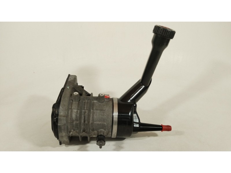Recambio de bomba direccion para peugeot 308 gt referencia OEM IAM 9684979080  