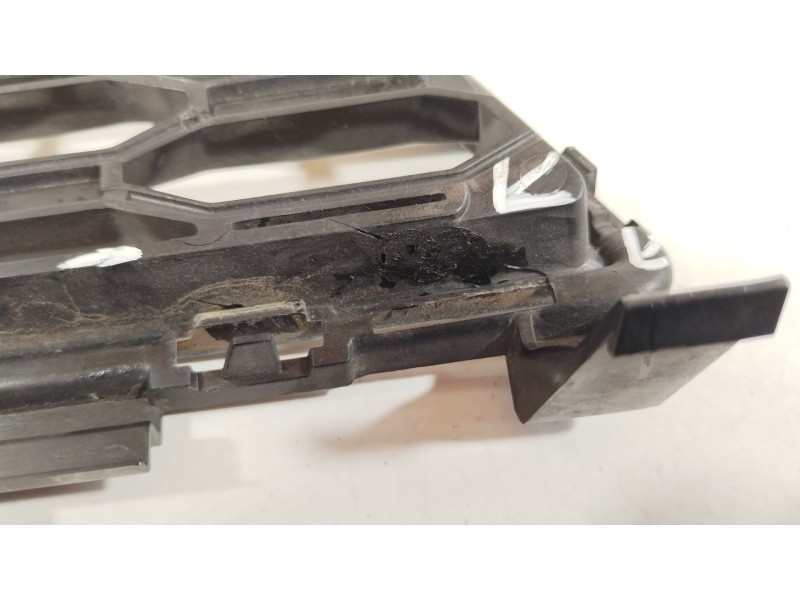 Recambio de rejilla paragolpes izquierda para bmw serie 3 berlina (g20) 318d referencia OEM IAM 51118075601  