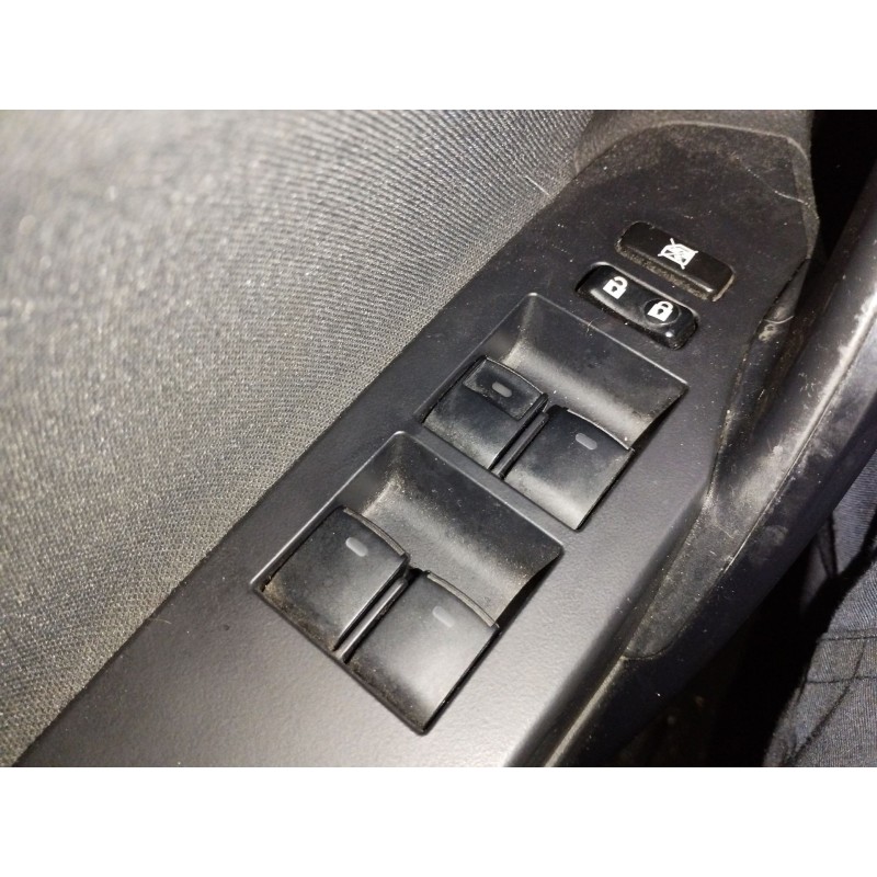 Recambio de mando elevalunas delantero izquierdo para toyota auris (_e18_) 1.6 (zre181_, zre185_) referencia OEM IAM 8404002120 