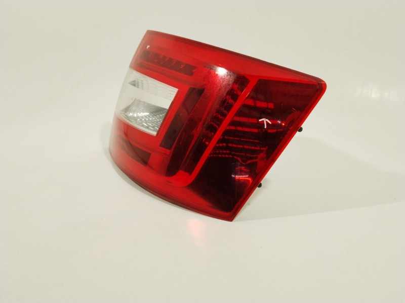 Recambio de piloto trasero derecho para skoda octavia iii (5e3, nl3, nr3) 1.5 tsi referencia OEM IAM 5E5945112B  