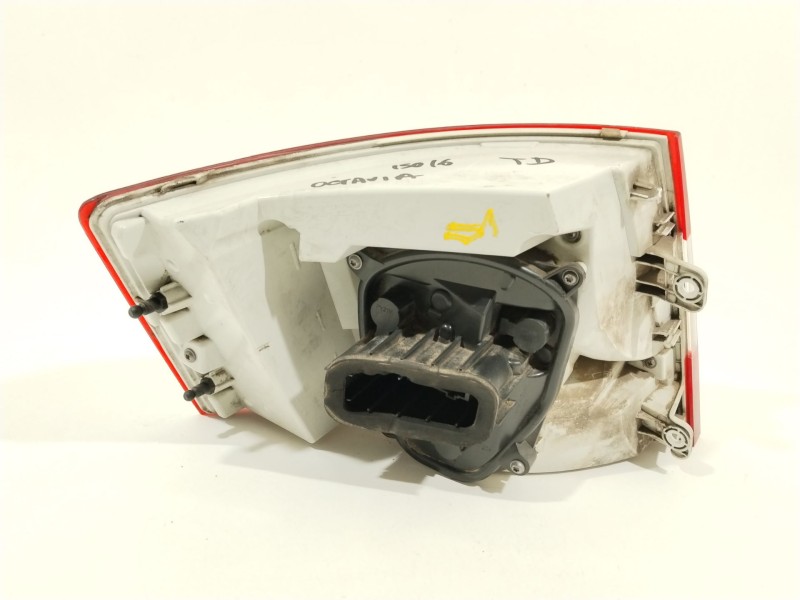 Recambio de piloto trasero derecho para skoda octavia iii (5e3, nl3, nr3) 1.5 tsi referencia OEM IAM 5E5945112B  