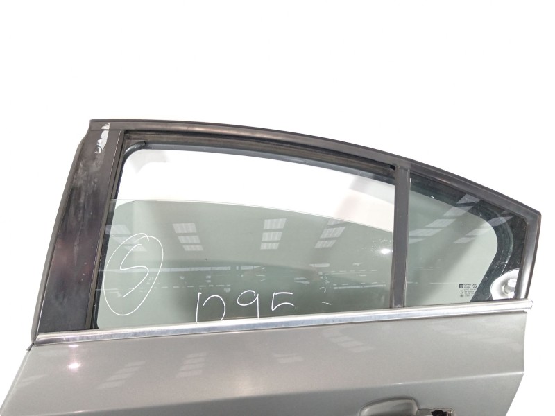 Recambio de puerta trasera izquierda para chevrolet cruze lt referencia OEM IAM   