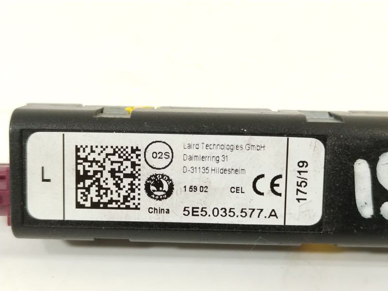 Recambio de antena para skoda octavia iii (5e3, nl3, nr3) 1.5 tsi referencia OEM IAM 5E5035577A  
