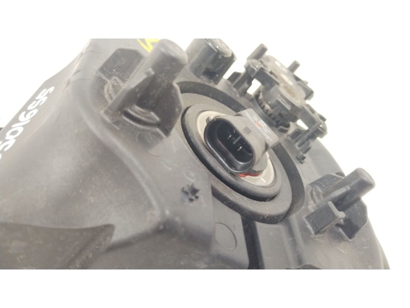 Recambio de faro antiniebla derecho para kia carens iv 1.6 gdi referencia OEM IAM 92202A4500  