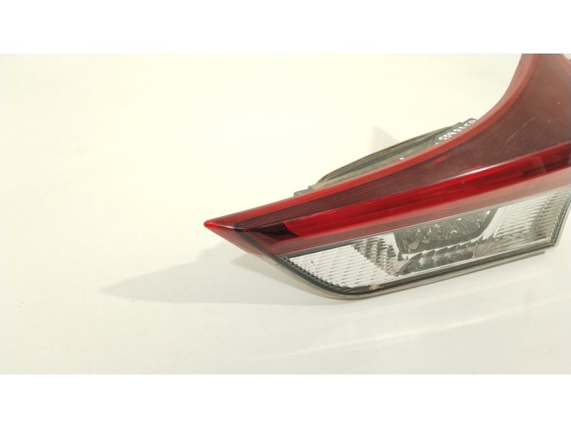 Recambio de piloto trasero derecho en porton para toyota auris hybrid active referencia OEM IAM 8158102830  