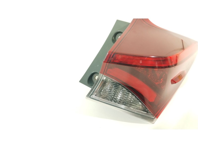 Recambio de piloto trasero derecho para toyota auris hybrid active referencia OEM IAM 8155102A61  