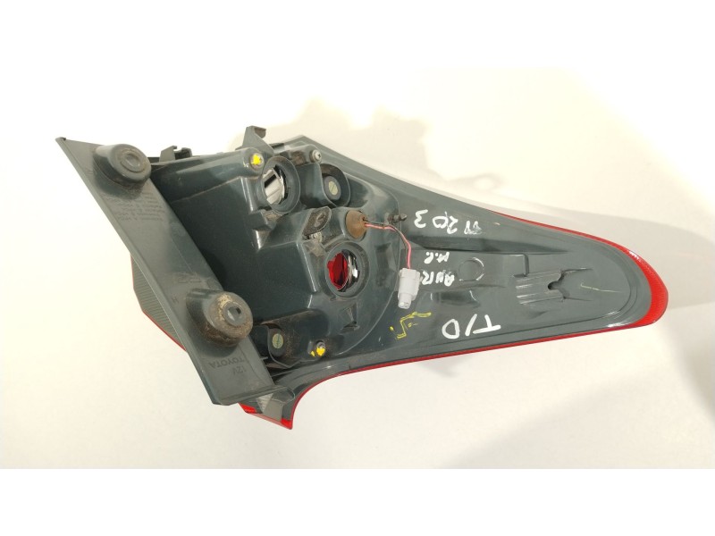 Recambio de piloto trasero derecho para toyota auris hybrid active referencia OEM IAM 8155102A61  