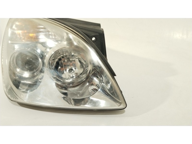 Recambio de faro derecho para kia carens (un) concept referencia OEM IAM 921021D020  
