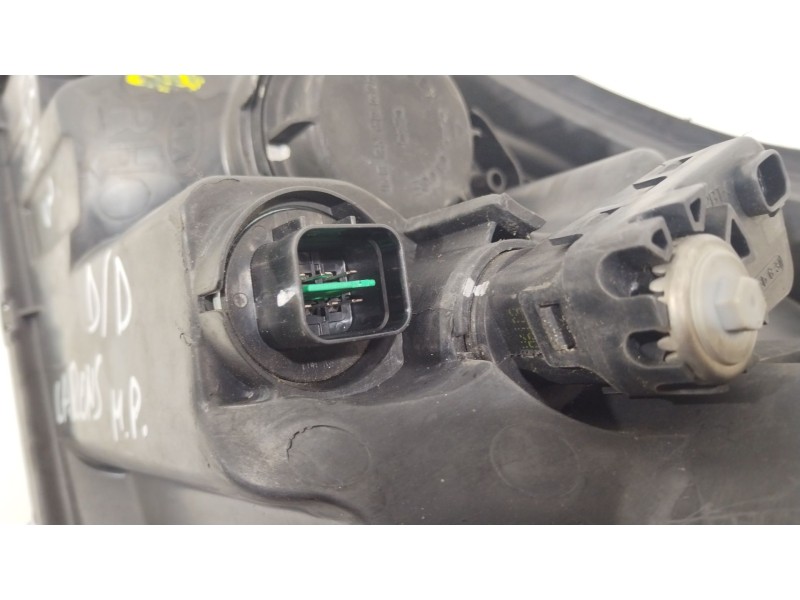 Recambio de faro derecho para kia carens (un) concept referencia OEM IAM 921021D020  