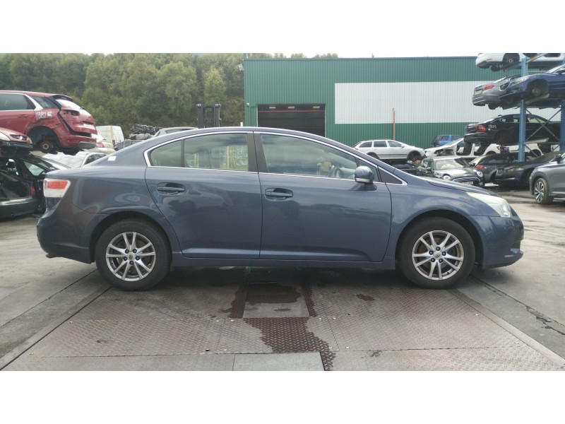 toyota avensis sedán (_t27_) del año 2011