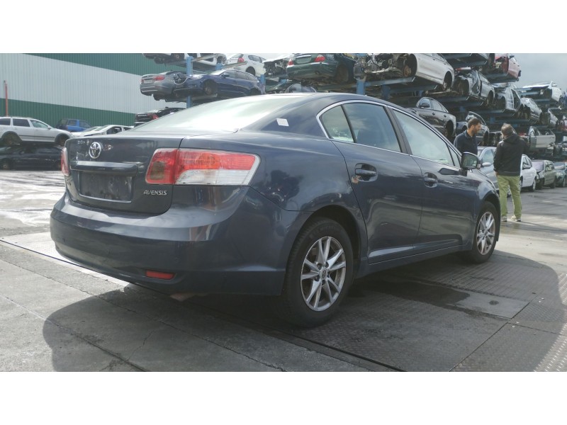 toyota avensis sedán (_t27_) del año 2011