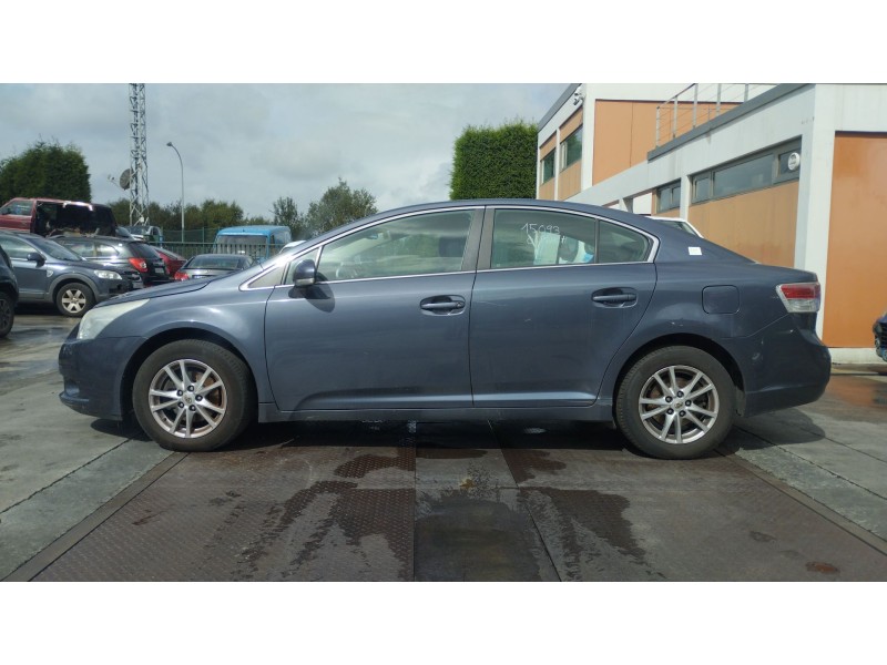 toyota avensis sedán (_t27_) del año 2011