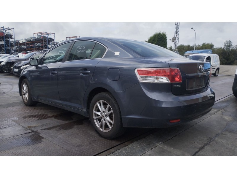 toyota avensis sedán (_t27_) del año 2011