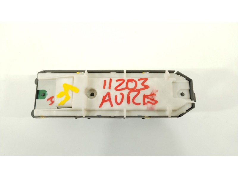 Recambio de mando elevalunas delantero izquierdo para toyota auris hybrid active referencia OEM IAM 8404002120  515220
