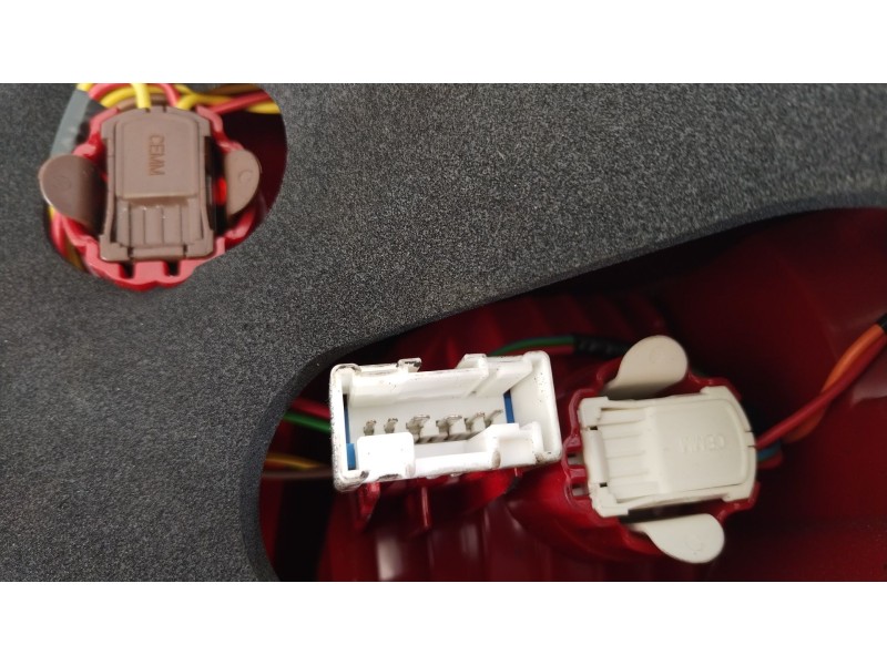 Recambio de piloto trasero izquierdo para peugeot 407 (6d_) 1.6 hdi 110 (6d9hzc, 6d9hyc) referencia OEM IAM 6350HP  