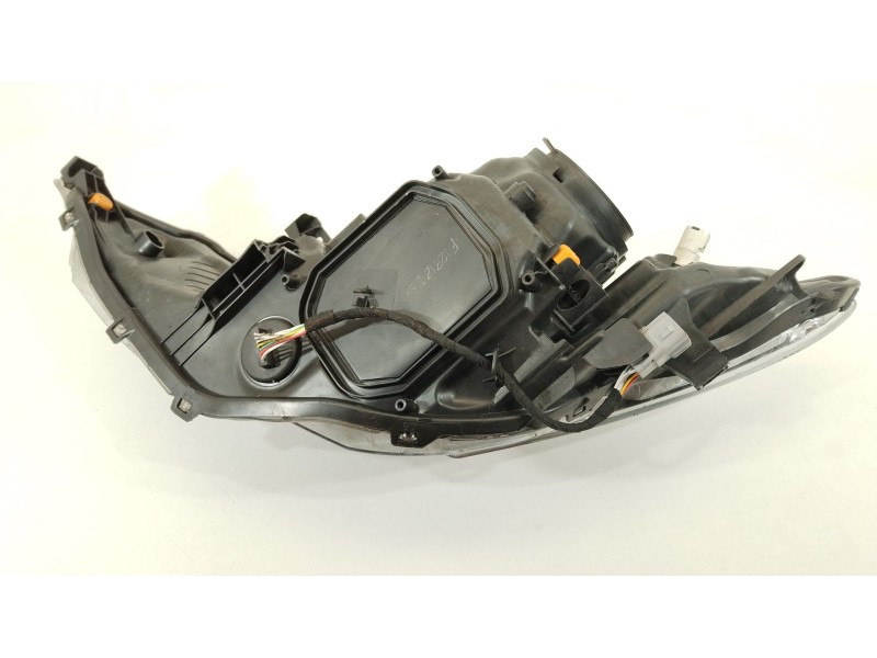 Recambio de faro derecho para toyota auris hybrid active referencia OEM IAM 8113002J61  