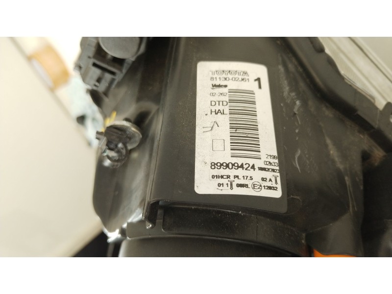 Recambio de faro derecho para toyota auris hybrid active referencia OEM IAM 8113002J61  