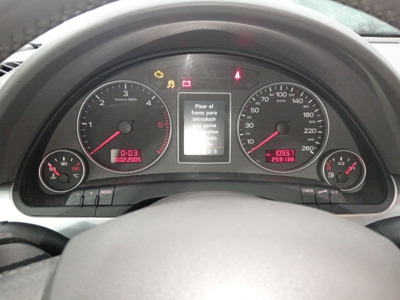 Recambio de cuadro instrumentos para audi a4 avant (8e) 2.0 tdi referencia OEM IAM 8E0920931P  