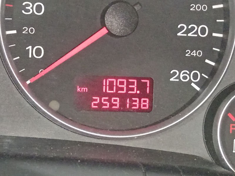 Recambio de cuadro instrumentos para audi a4 avant (8e) 2.0 tdi referencia OEM IAM 8E0920931P  