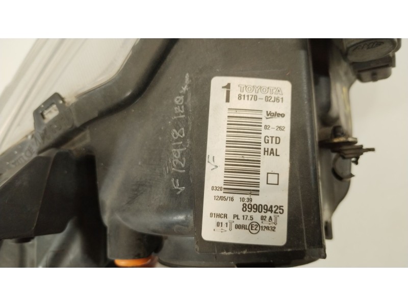 Recambio de faro izquierdo para toyota auris hybrid active referencia OEM IAM 8117002J61  