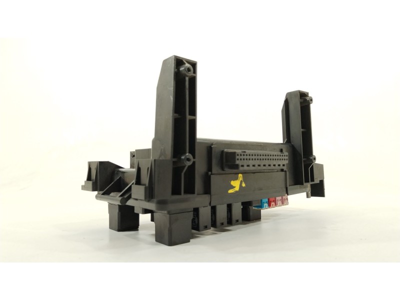 Recambio de caja reles / fusibles para chrysler 300c (lx, le) 3.0 crd referencia OEM IAM P04692233AD  68003895AB