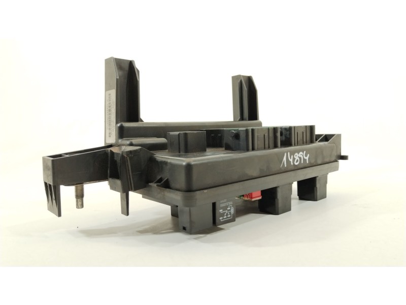 Recambio de caja reles / fusibles para chrysler 300c (lx, le) 3.0 crd referencia OEM IAM P04692233AD  68003895AB