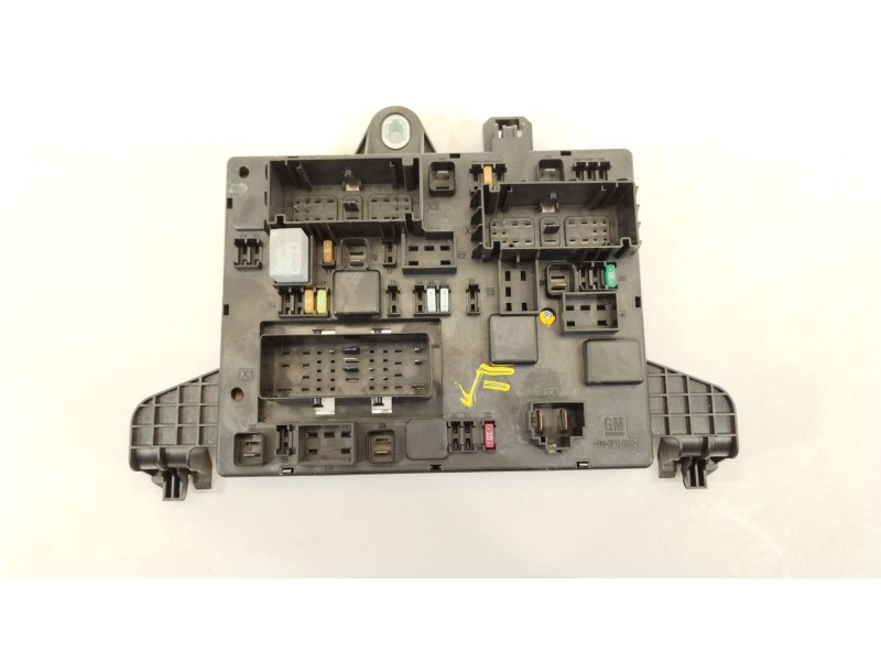Recambio de caja reles / fusibles para opel astra j lim. 1.6 cdti dpf referencia OEM IAM 13449200  365927211