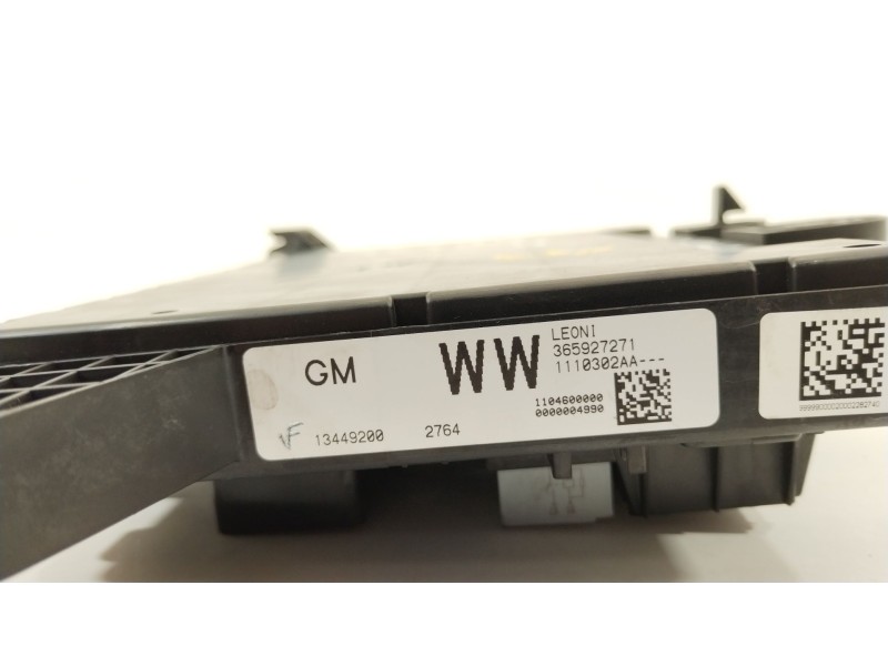 Recambio de caja reles / fusibles para opel astra j lim. 1.6 cdti dpf referencia OEM IAM 13449200  365927211