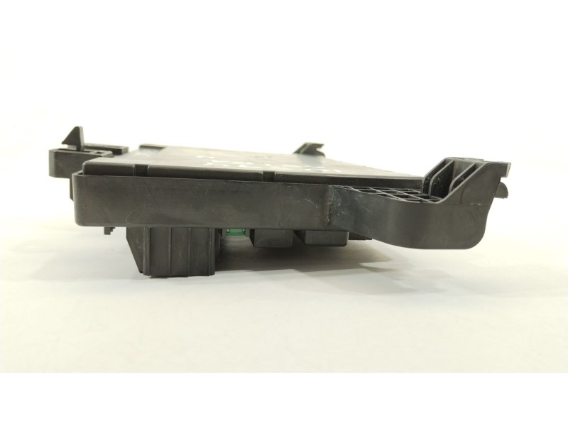 Recambio de caja reles / fusibles para opel astra j lim. 1.6 cdti dpf referencia OEM IAM 13449200  365927211