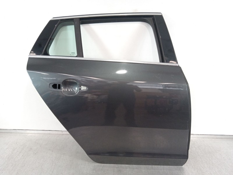 Recambio de puerta trasera derecha para volvo v60 kombi 2.4 diesel cat referencia OEM IAM 31352771  