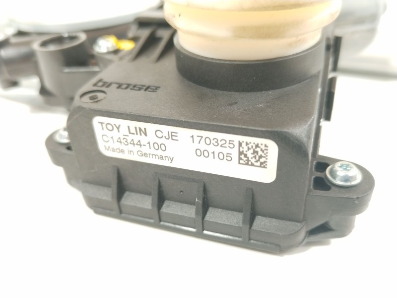 Recambio de elevalunas trasero derecho para toyota auris hybrid active referencia OEM IAM 8572002440 6983002430 8570202020