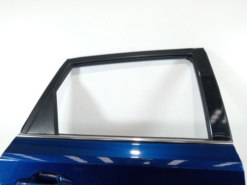 Recambio de puerta trasera derecha para toyota auris hybrid active referencia OEM IAM 6700302380  
