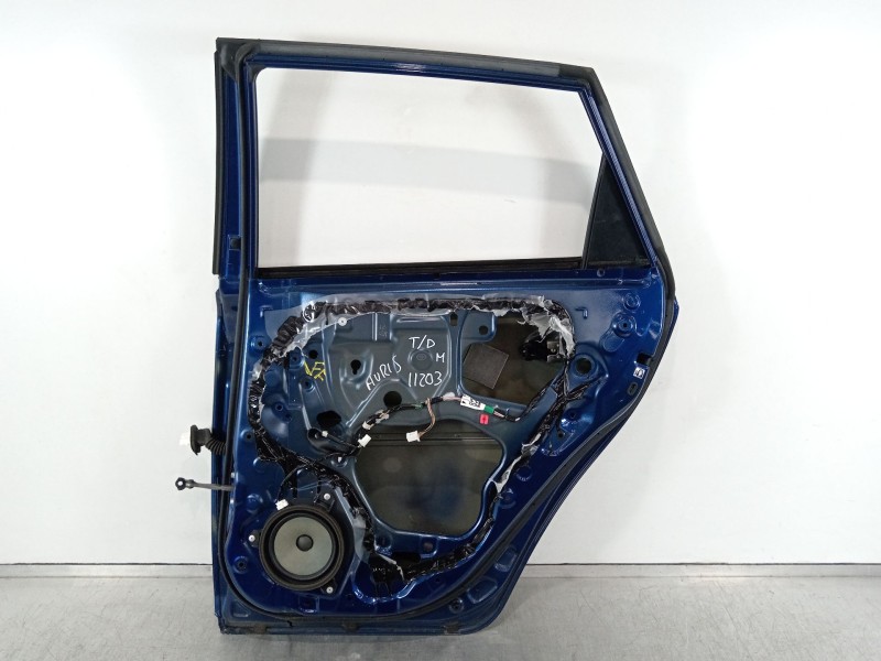 Recambio de puerta trasera derecha para toyota auris hybrid active referencia OEM IAM 6700302380  