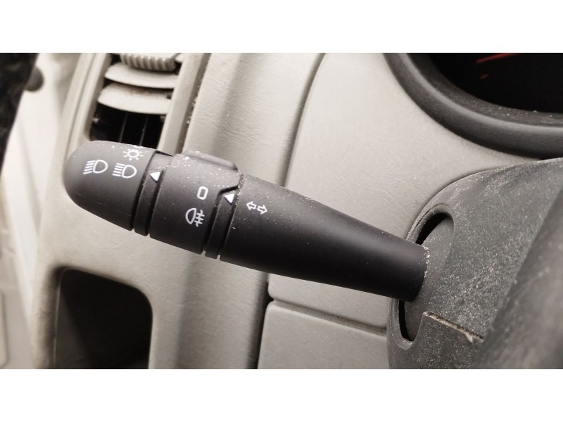 Recambio de mando luces para nissan primastar furgoneta (x83) 2.0 dci 115 referencia OEM IAM 9010575650  