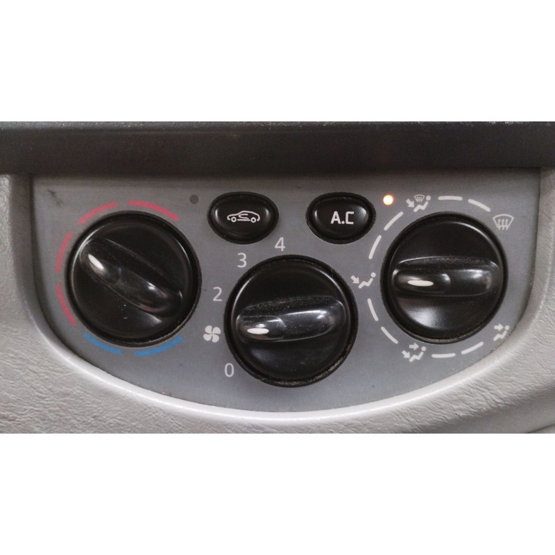 Recambio de mando calefaccion / aire acondicionado para nissan primastar furgoneta (x83) 2.0 dci 115 referencia OEM IAM 82000046