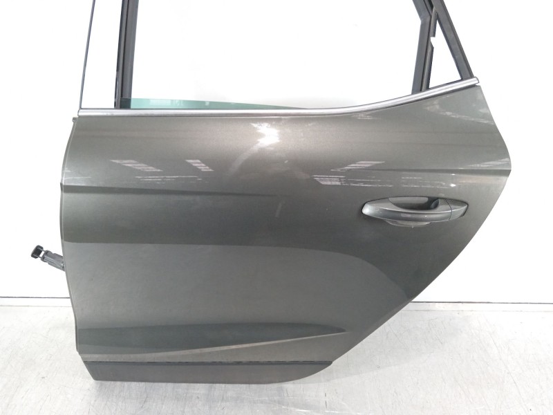 Recambio de puerta trasera izquierda para seat arona referencia OEM IAM 6F9833311 6F9833051E 