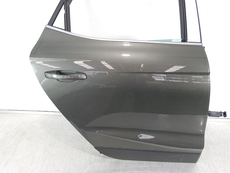 Recambio de puerta trasera derecha para seat arona referencia OEM IAM 6F9833312 6F9833052E 
